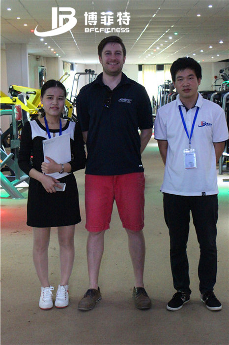 加拿大客户来中国广州博菲特健身器材有限公司进口健身器材