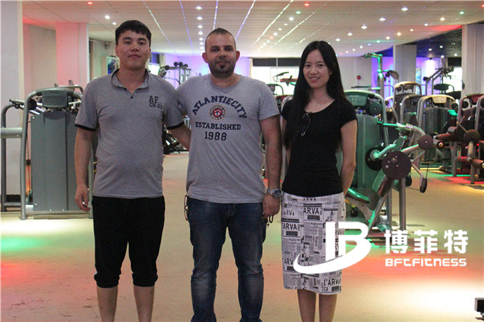 伊拉克客户来中国广州博菲特健身器材有限公司购买健身器材